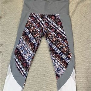 Athleta Nomad Salutation leggings mesh capri size small